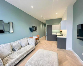 Trendy and Newly Reno'd 1 Bed Nr The Meadows